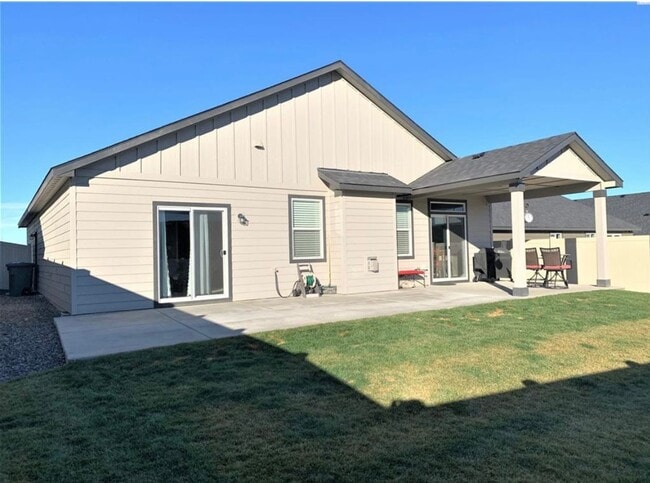 Foto del edificio - Newer Home in Kennewick, Great Location! Pets welcome!