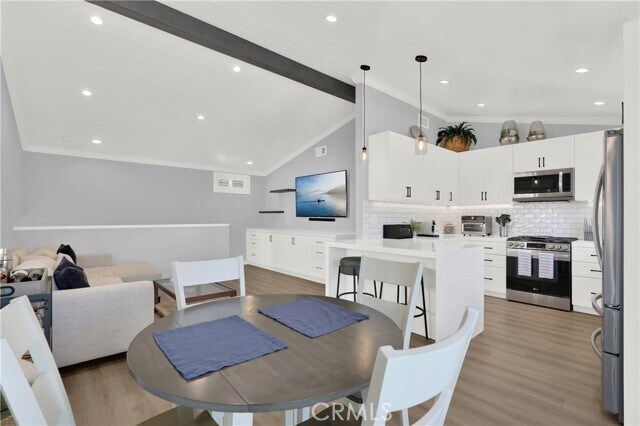 Building Photo - 211 Chandon