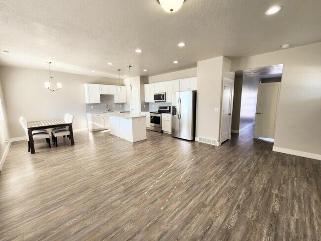 Foto del edificio - 277 E 1500 N St