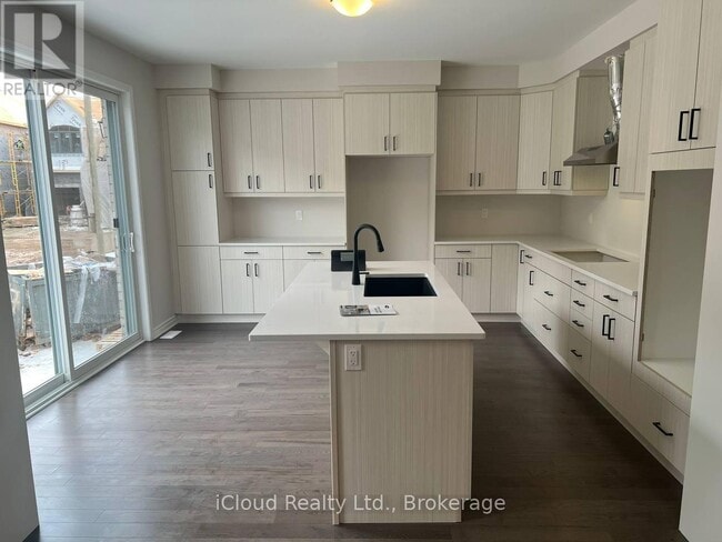 Building Photo - 1407 Hearns Pl