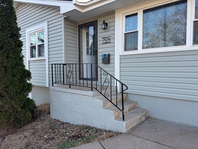 Foto del edificio - Comfortable 3-Bedroom Home with Park Access & Easy Commute