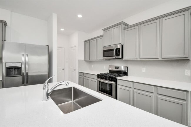 Building Photo - 15815 Kinlough Dr