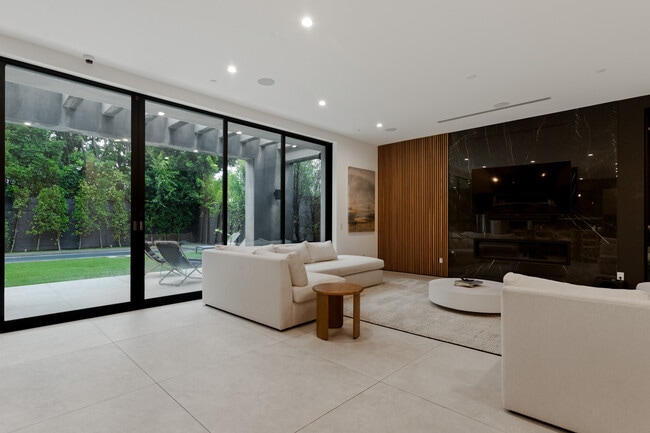 Building Photo - 356 N La Jolla Ave