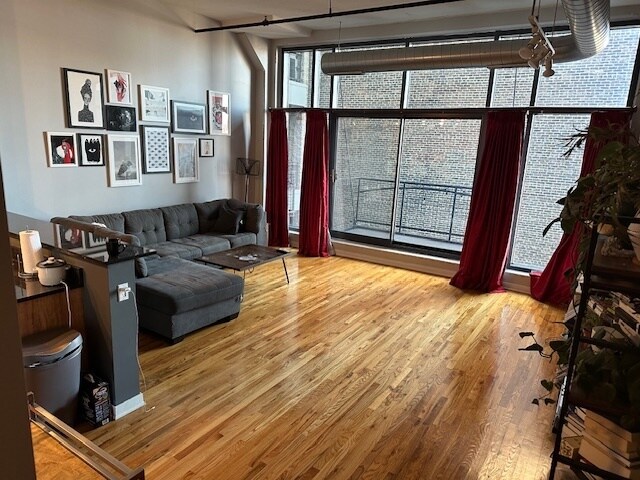 Building Photo - 1224 W Van Buren St