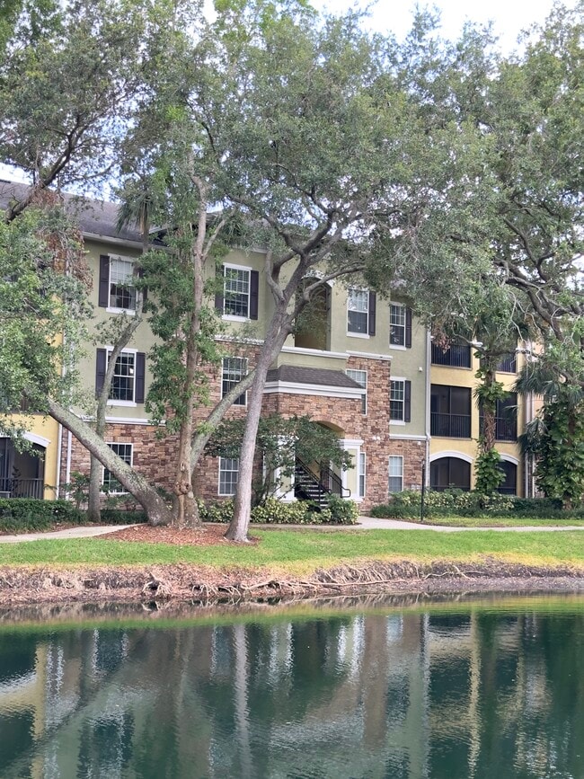 Building Photo - 10123 Courtney Palms Blvd