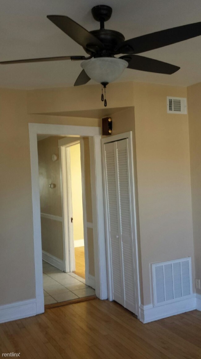 Foto del edificio - 4323 W Henderson St