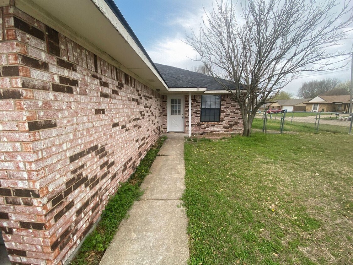 Primary Photo - 5415-5415 Brookhollow Dr