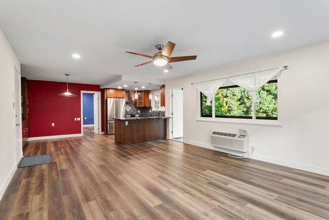 Building Photo - Updated Upper Level One Bedroom Condo in Laguna Woods!