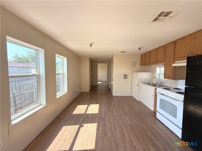 Foto del edificio - 7200 Clear Creek Rd