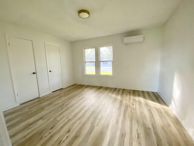 Building Photo - 114 Hollaway Ave #B