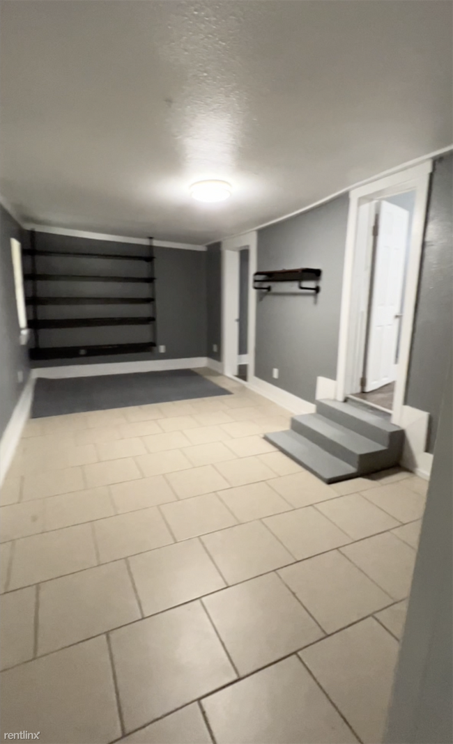 Foto del edificio - 1 br, 1 bath Triplex - 223 Bee St One - La...