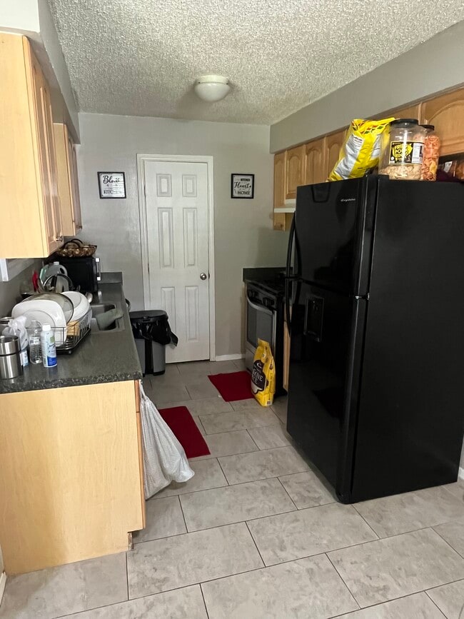 Foto del edificio - 801 Cactus Dr