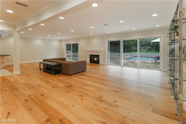 Building Photo - 4 br, 4 bath House - 5215 Del Moreno Dr