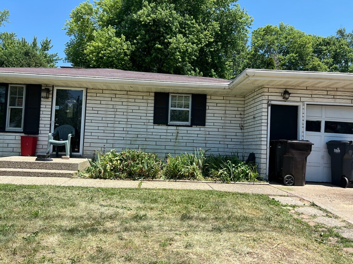 702 Grand View Ave, Pekin, IL 61554 House Rental in Pekin, IL