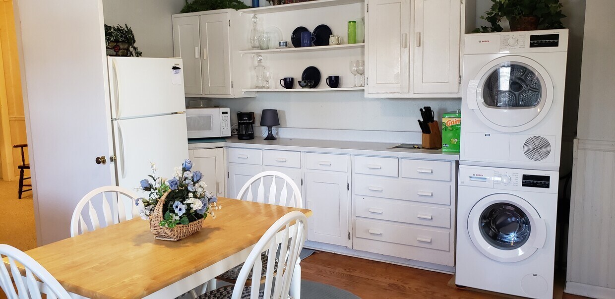 Foto principal - 18415 Hoffman Ave