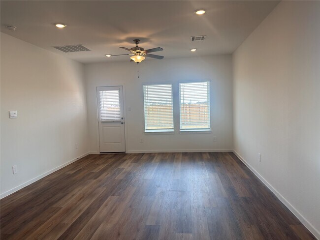 Building Photo - 1214 Sandy Shore Ln