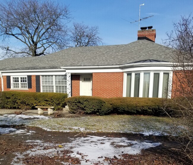 Foto del edificio - 1600 Glenview Rd