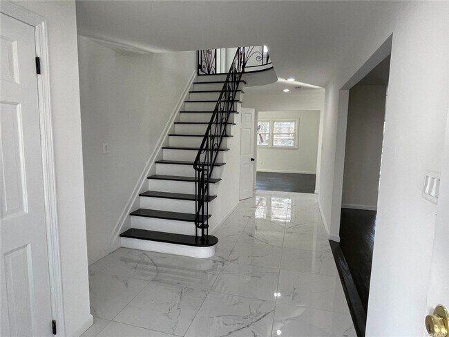 Foto del edificio - 4 Valley Ln N