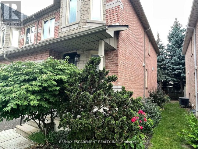 Building Photo - 455-455 Apache Ct
