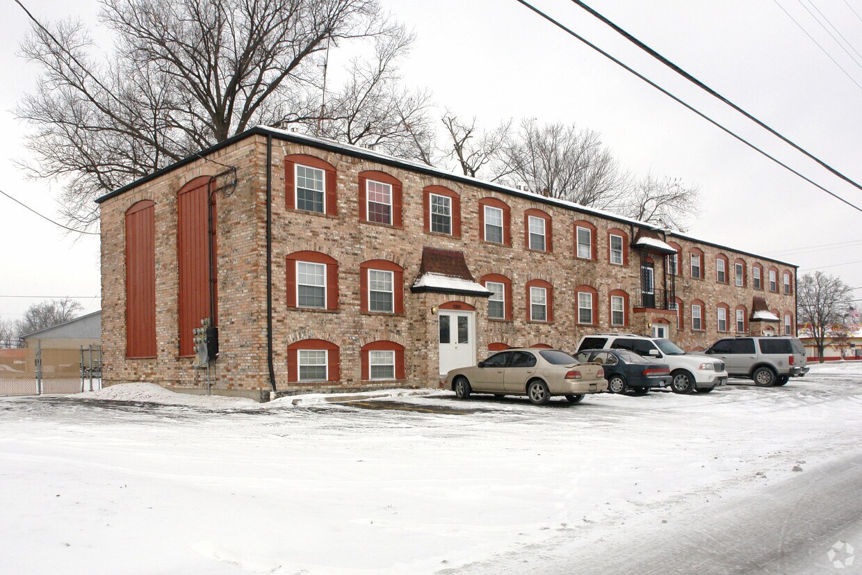 43004304 Lynnview Dr, Louisville, KY 40216 Apartments in Louisville, KY