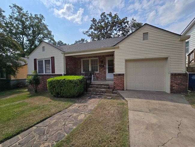 Building Photo - 3117 N Cypress St