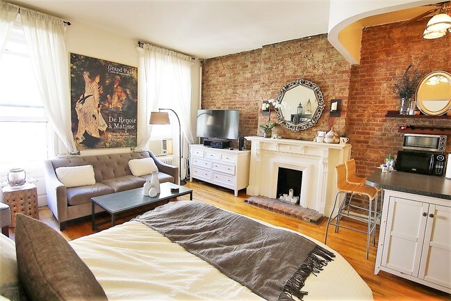 Building Photo - 42 W 85th St