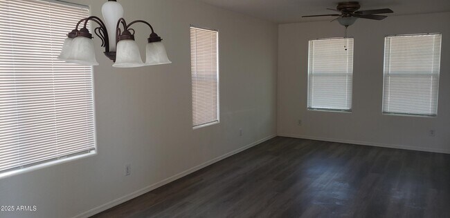 Building Photo - 1736 S Martingale Rd