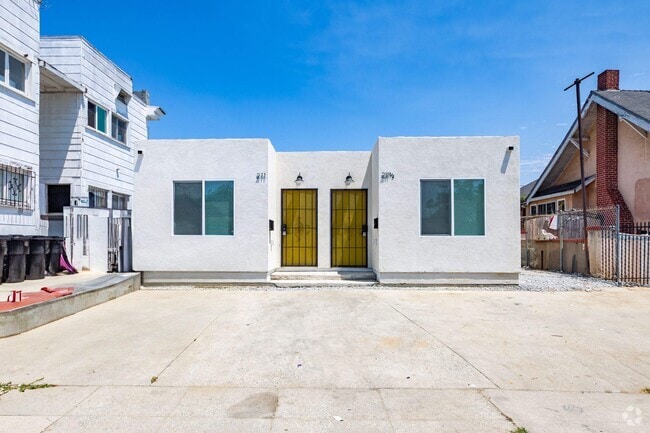 211 & 211 1/2 - 4626 Wall St