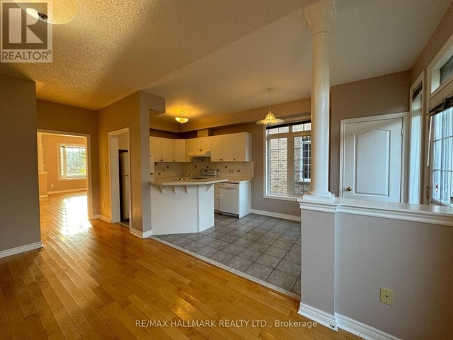 Photo du bâtiment - 10561 Bayview Ave