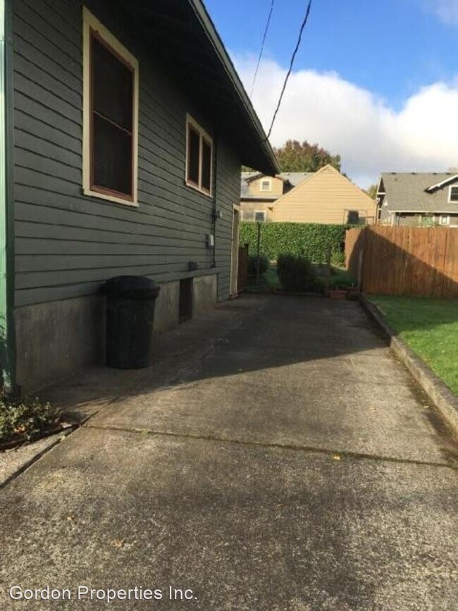 Building Photo - 1 br, 1 bath House - 3815 SE 11th Ave