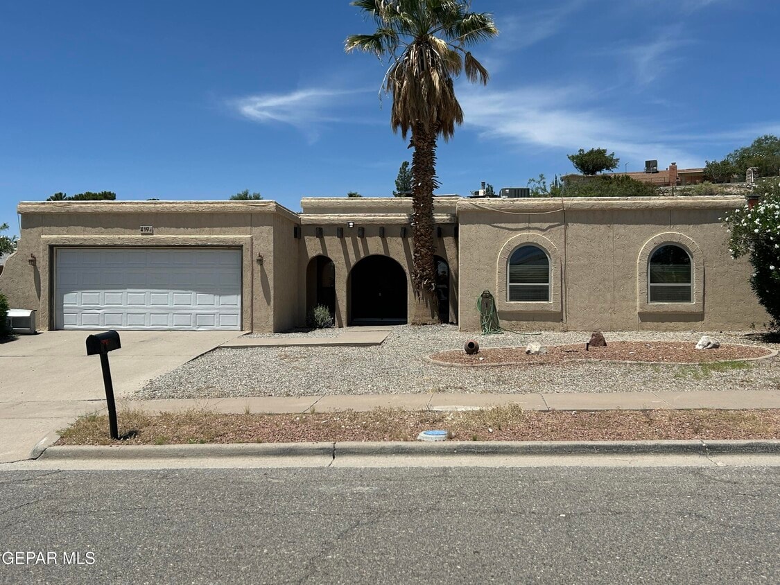 Primary Photo - 419 El Camino Dr