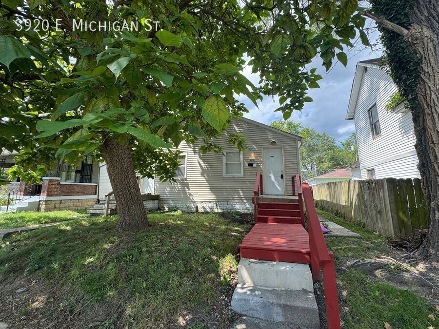 Foto principal - 3920 E Michigan St