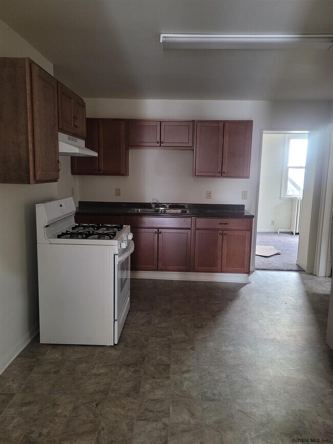 Building Photo - 66 Watervliet Ave