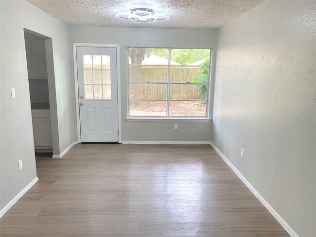 Building Photo - 16222 Summer Dew Ln
