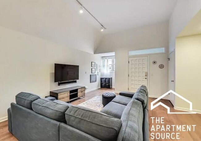 Building Photo - 4 bedroom in Chicago IL 60618