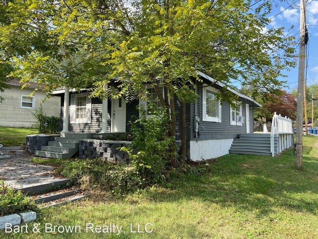 Building Photo - 2 br, 2 bath House - 703 Brown St.
