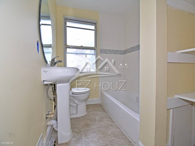 Building Photo - 5113 Laurel Ave