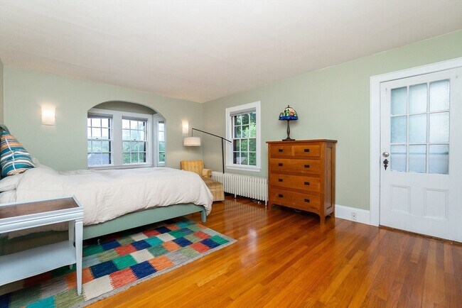 Foto del edificio - 93 Churchill Ave