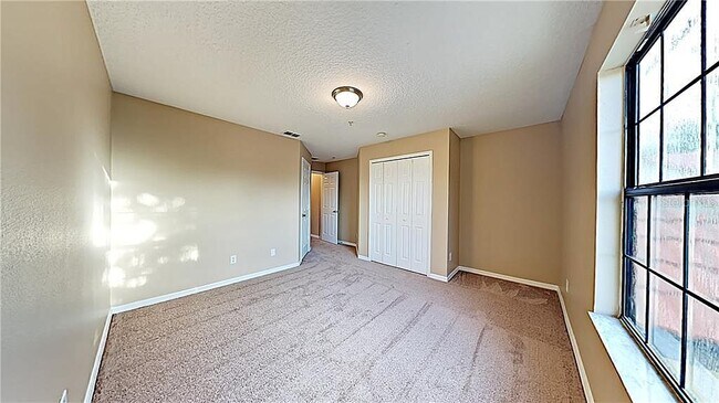 Foto del edificio - 6001 Scotchwood Glen