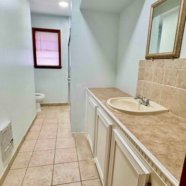 Foto del edificio - 1701 Gillette St