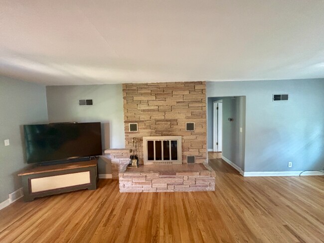 Foto del edificio - 3265 Burlawn Pkwy