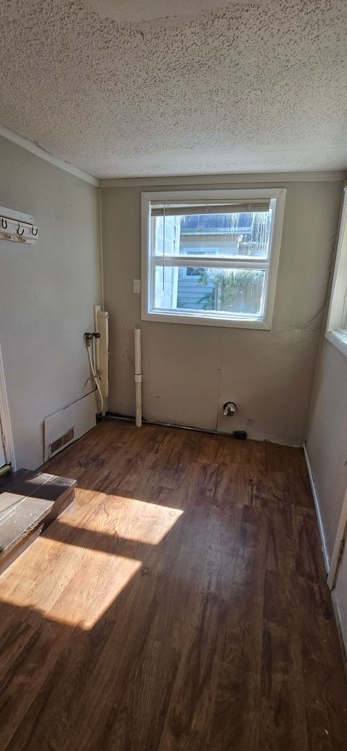 Foto del edificio - 2 Bed 1 Bath - Off Street Parking/Washer D...
