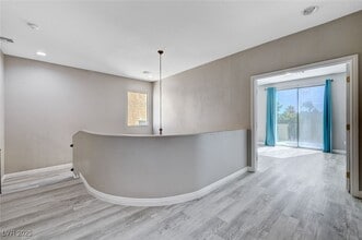 Building Photo - 8125 Chestnut Hollow Ave