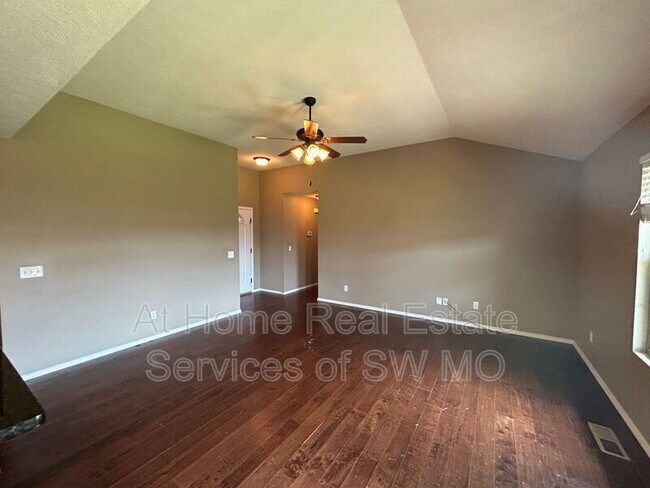 Building Photo - 1104 S Rome Ave
