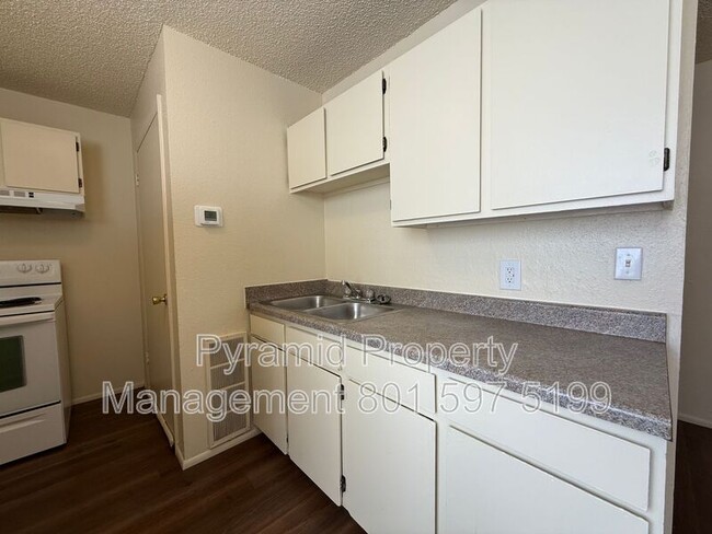 Building Photo - 513 E 700 S