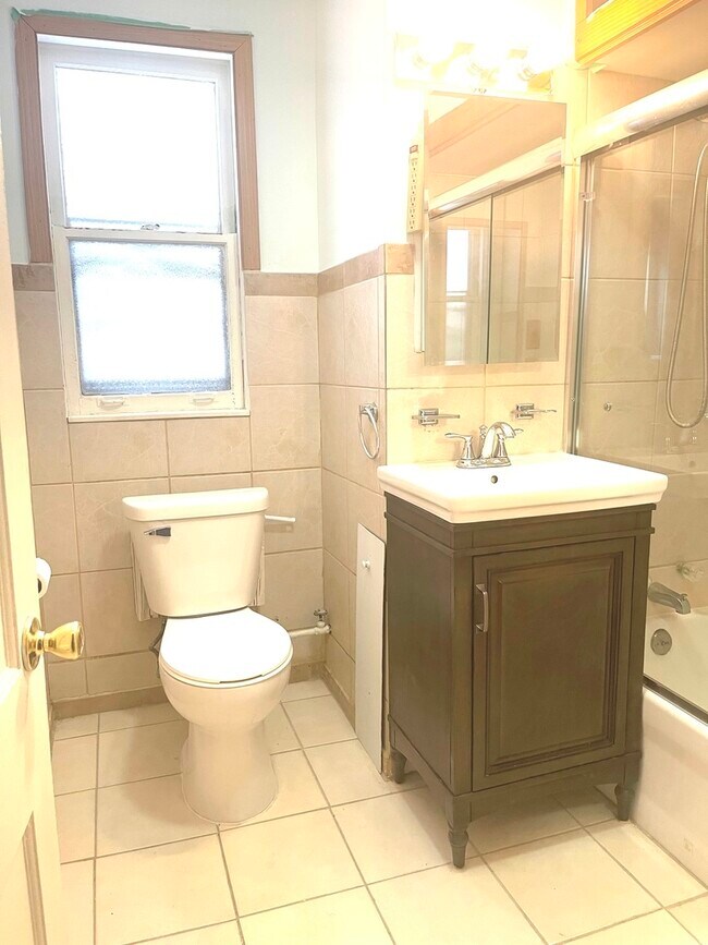 Foto del edificio - 1337 W 31st St