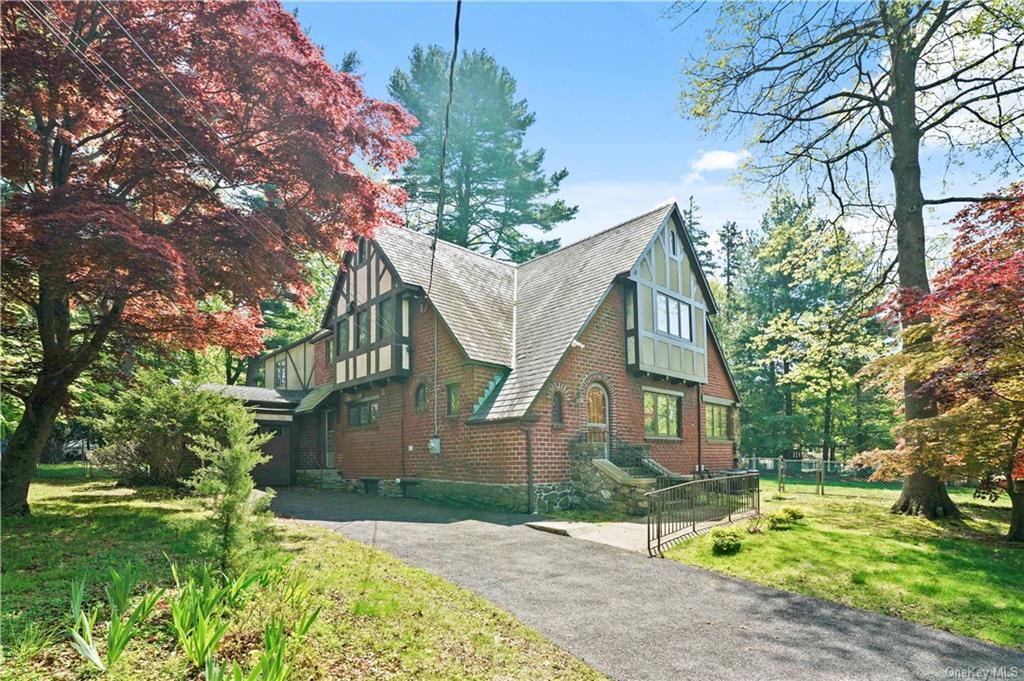 Primary Photo - 170 Woodlands Ave