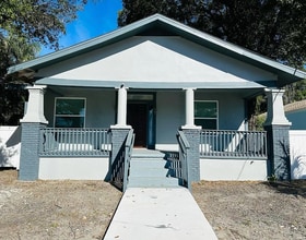 Building Photo - 2139 W St John St