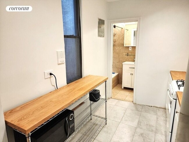 Foto del edificio - 244 E 90th St