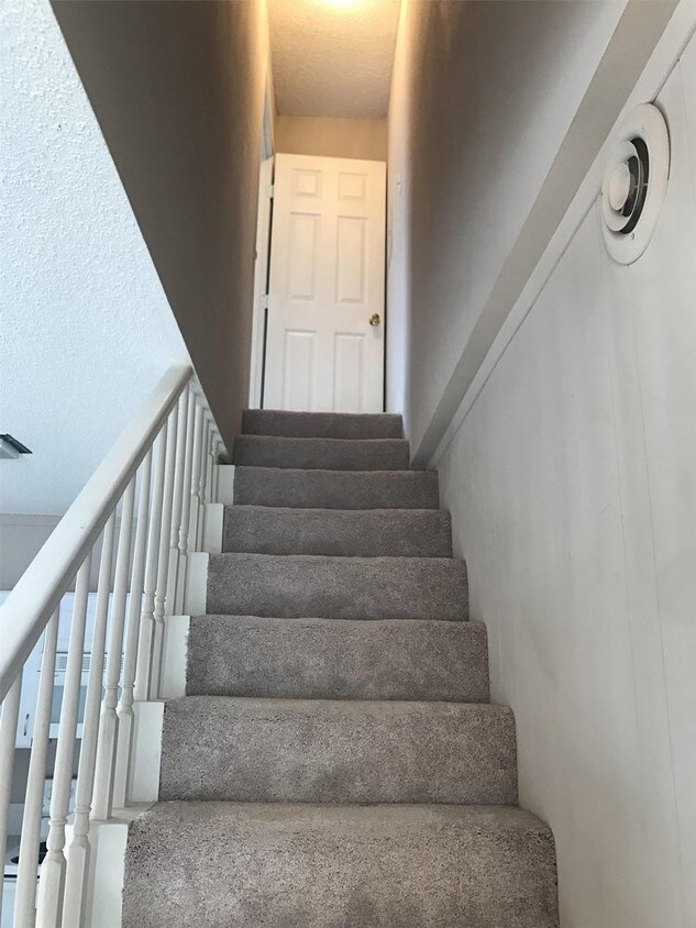 Building Photo - 325 Revere Dr